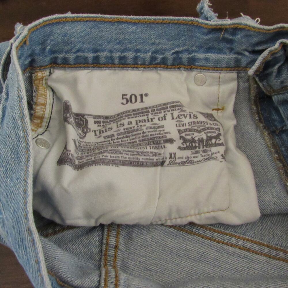 Levi's 501 Original Raw Hem Distressed Cut Off Denim Shorts Light Wash W28 - Picture 8 of 8